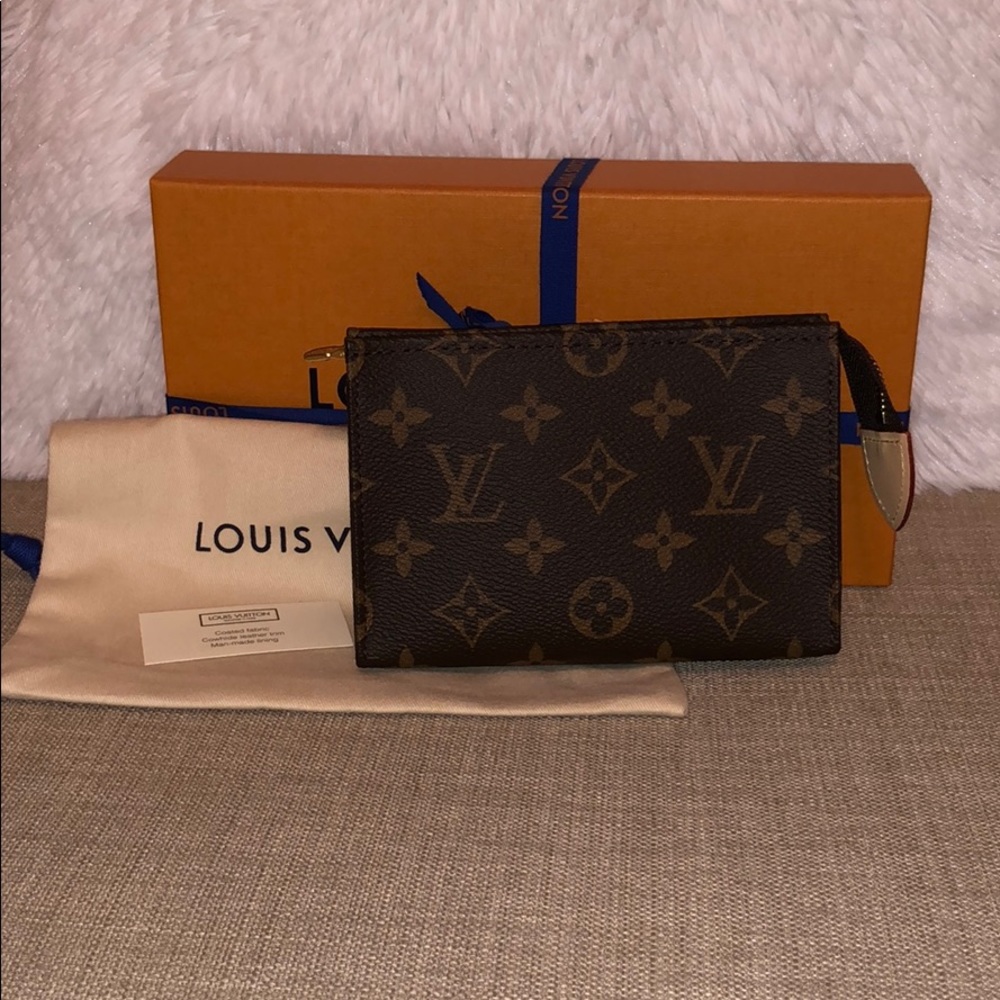 Louis Vuitton Toiletry Pouch 15 Monogram